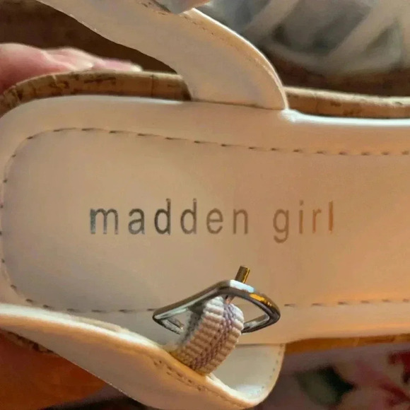Madden Girl Women’s Sandals With Wedge Heels Size 8.5 M - Picture 5 of 5